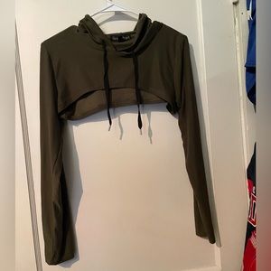 Super cropped shirt with hood